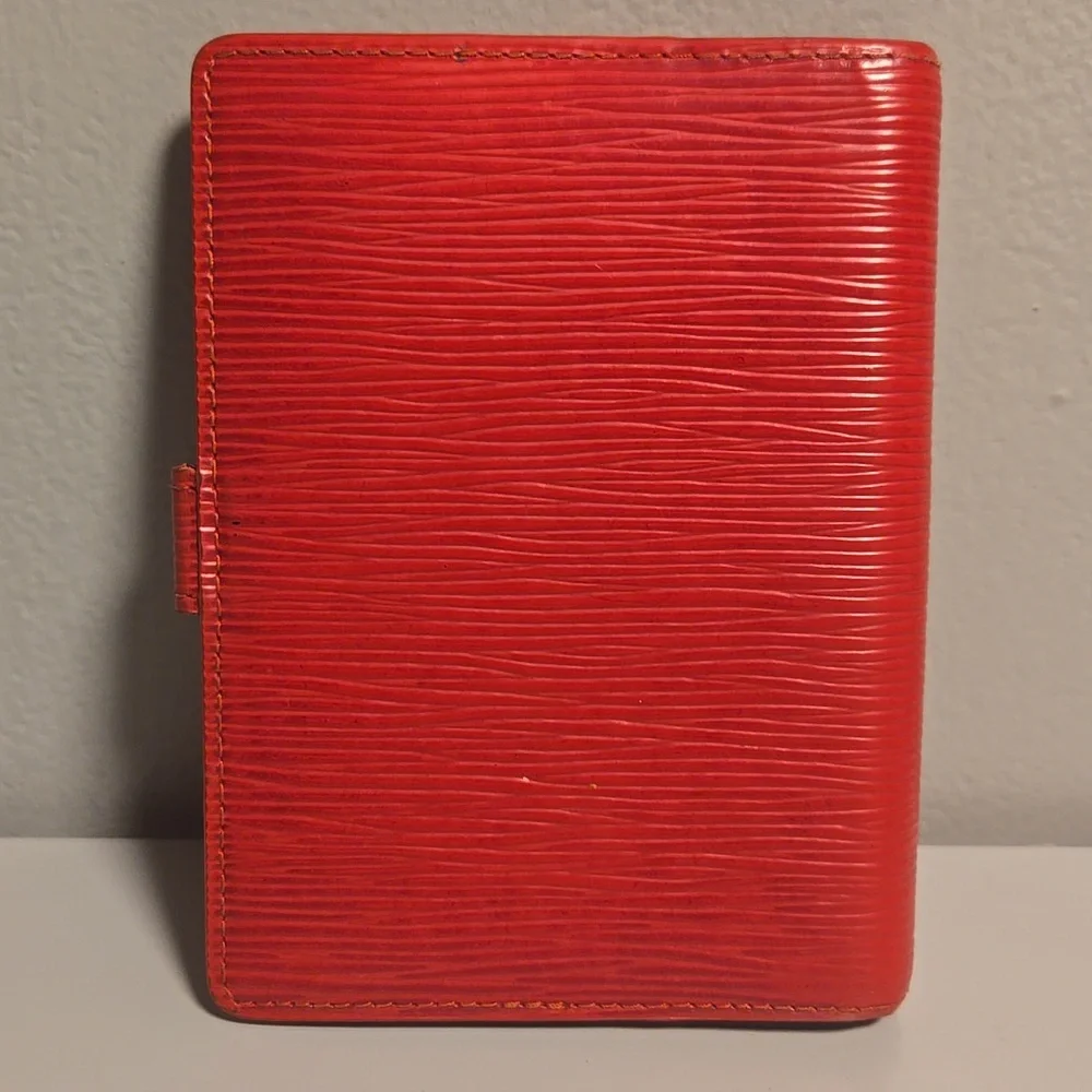 Louis Vuitton chic scarlet